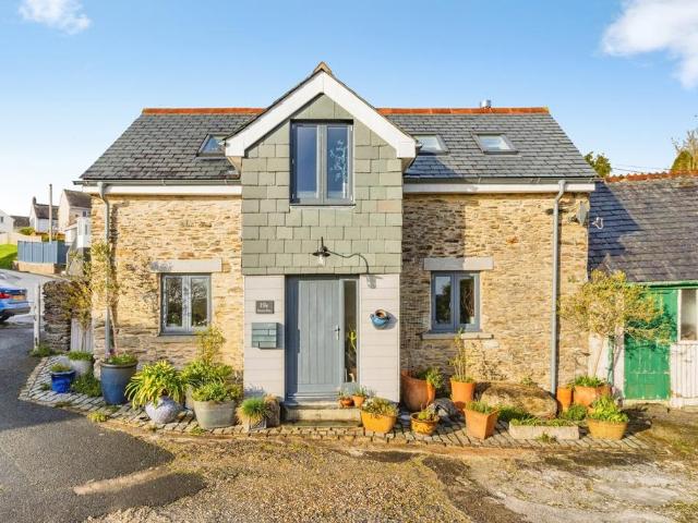 House for sale in Weir Quay, Devon