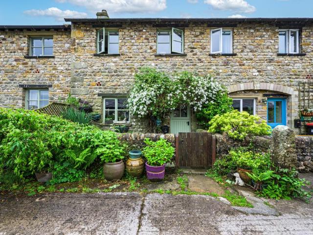 House for sale in Tatham, Bare