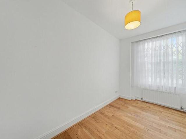 Flat for sale in Highbury, Greater London
