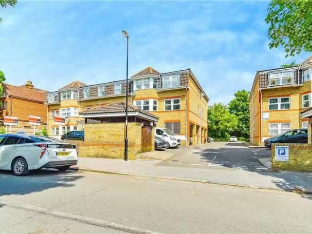 House for sale in Waddon