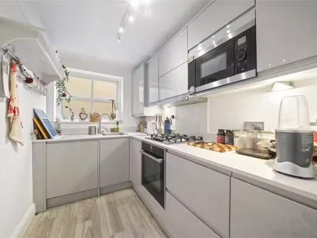 Apartment for sale in Berrylands, Surbiton