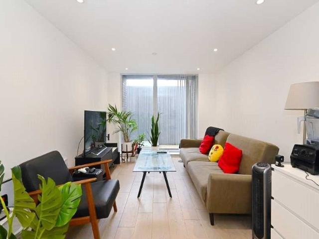 Apartment for rent in Bermondsey Village, Greater London