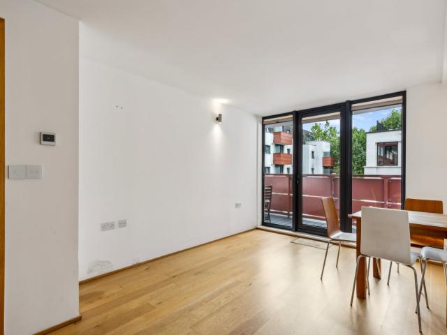 Apartment for rent in North Kensington, Greater London