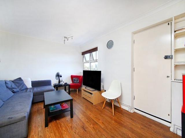 Apartment for rent in Mortlake, Greater London