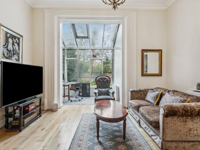 Apartment for rent in Kensington, Greater London