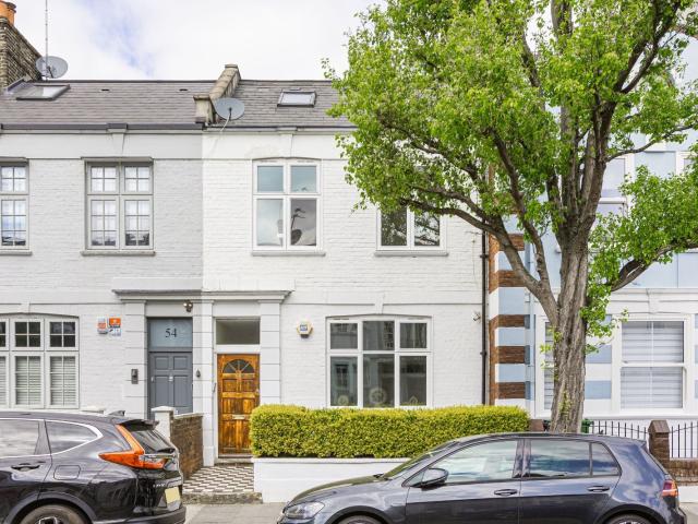 Apartment for rent in West Kensington, Greater London