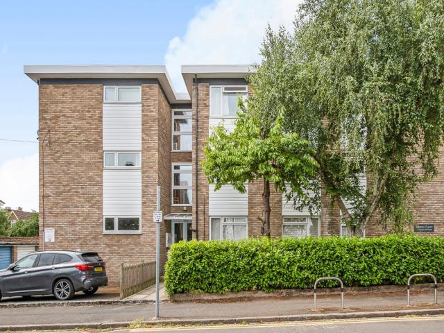 Apartment for rent in London Borough of Merton, Merton Park