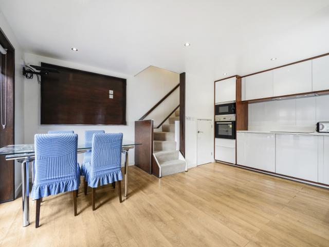 House for rent in Summerstown, Greater London