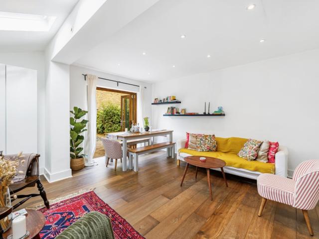 Apartment for rent in Bedford Park, Greater London