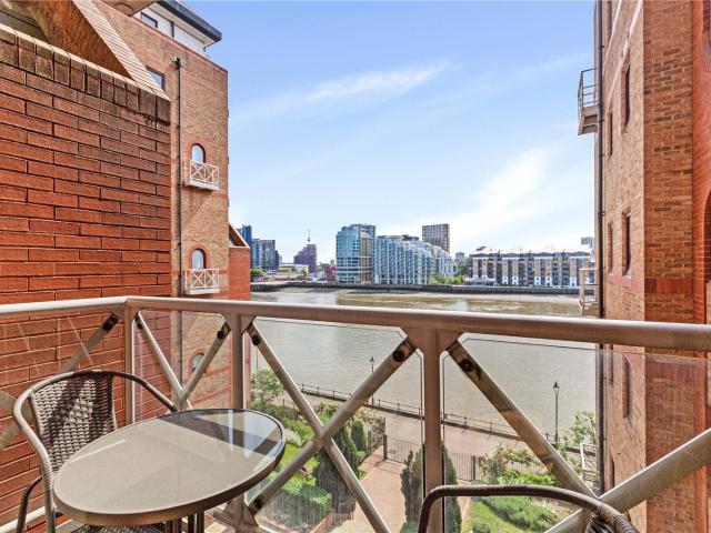 Apartment for rent in Sands End, Greater London