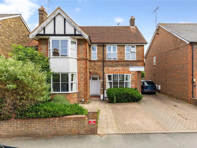 Apartment for rent in Blackhills, Surrey