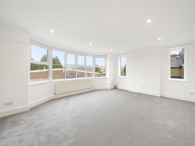 Apartment for rent in Blackhills, Surrey
