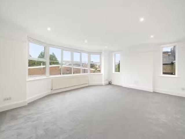 Apartment for rent in Cobham, Elmbridge