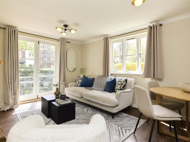 Apartment for rent in West Kensington, Greater London