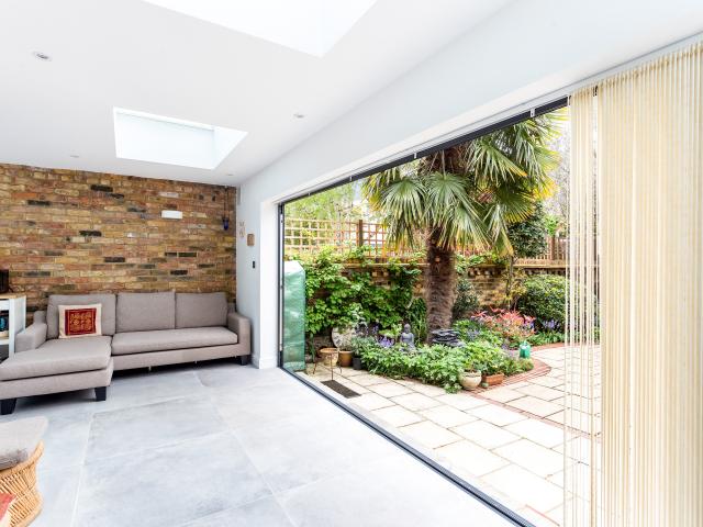 Apartment for rent in London Borough of Hounslow, Strand