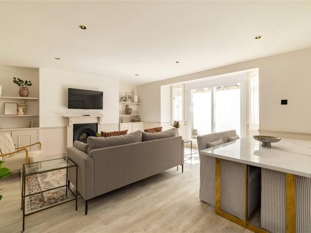 Apartment for rent in Stockwell, Greater London