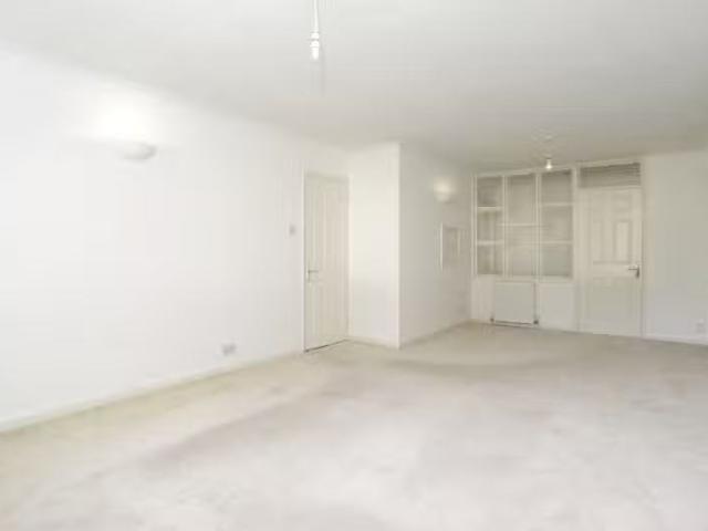 Apartment for rent in Weybridge, Elmbridge