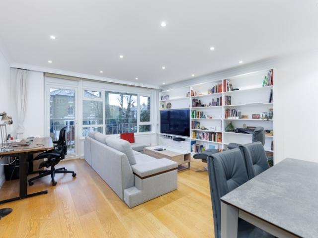 Apartment for rent in London Borough of Merton, Raynes Park