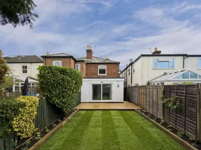 Apartment for rent in Blackhills, Surrey