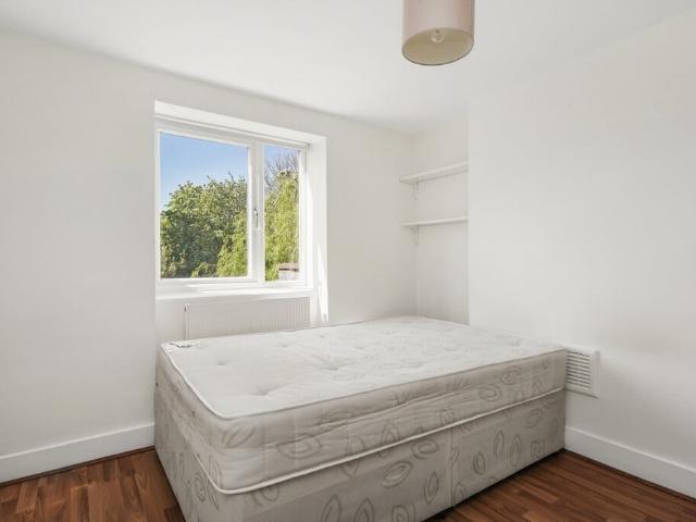 Apartment for rent in North Kensington, Greater London