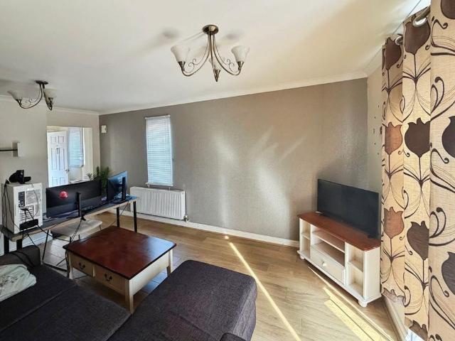 House for rent in Llanedi, Wales