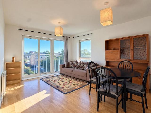 House for rent in Burnt Oak, Greater London