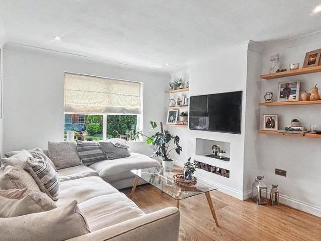 Apartment for rent in Maypole, Monks Orchard