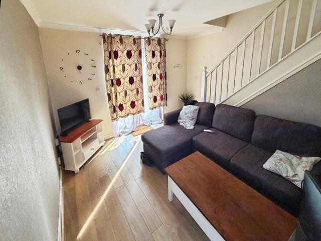 House for rent in Llanedi, Wales