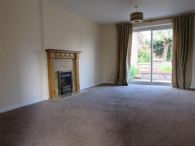 House for rent in Whitnash, Green Close