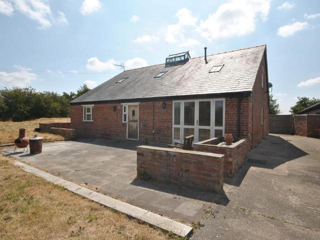 House for rent in Cuddington, Cheshire