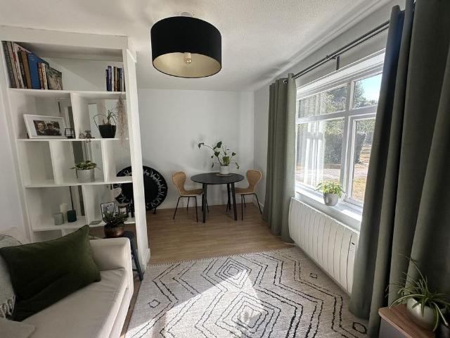 House for rent in Broadfield, Glynde