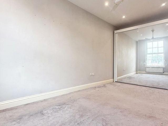 Apartment for rent in Regent Quay, Oad Street