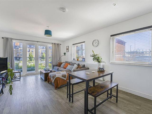 Apartment for rent in Ebbsfleet Green, Dartford