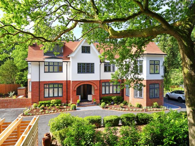 Apartment for rent in Fole, Surrey