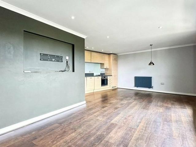 Apartment for rent in Worcester Park Estate, Monks Orchard
