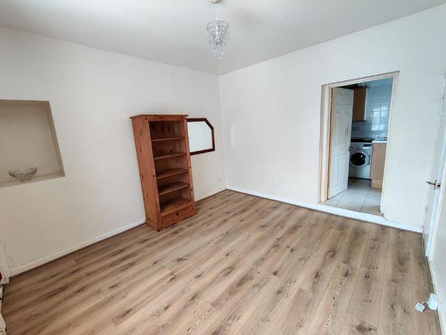 House for rent in Nangreaves, Wales
