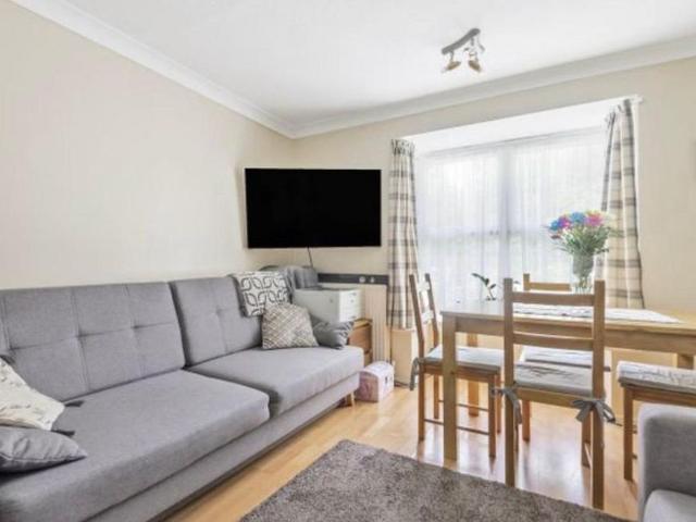 House for rent in Brunswick Park, Greater London