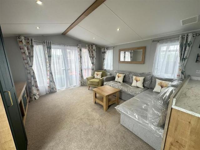 House for rent in Lower Green Esher, Blackhills