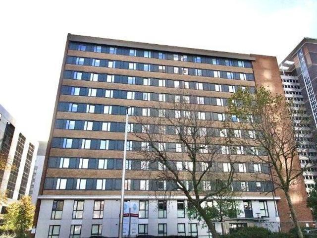 House for rent in Queen's Park, Greater London