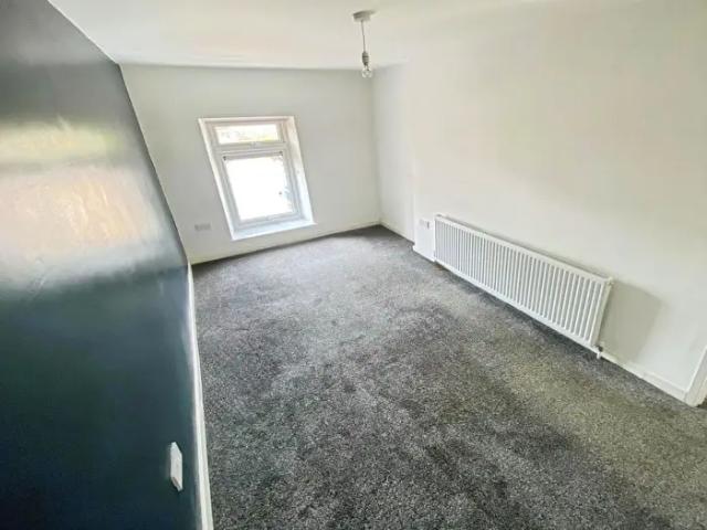 Apartment for rent in Pentre, Ton Pentre