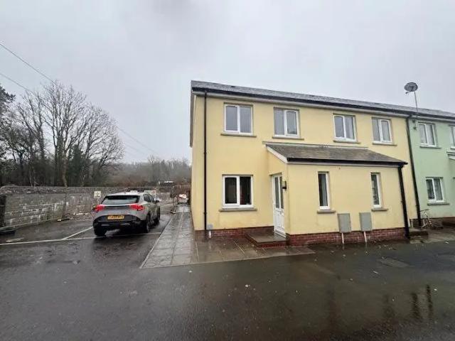 Apartment for rent in Llannon, Y Tymbl / Tumble