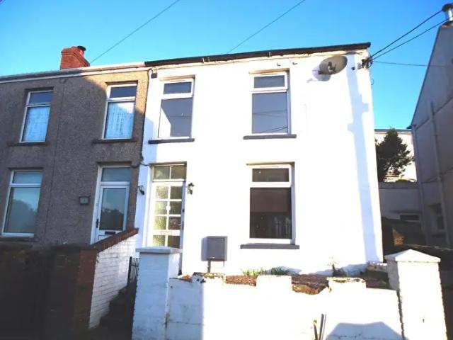 Apartment for rent in Blaenhonddan, Cilfrew