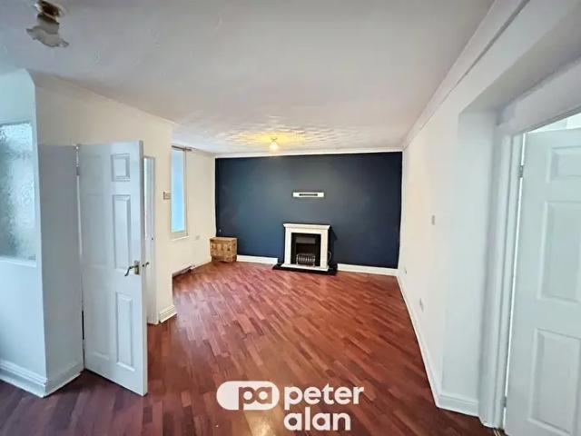 Apartment for rent in Dowlais Top, Pant