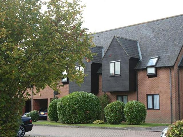 Apartment for rent in Stone with Bishopstone and Hartwell, Stone