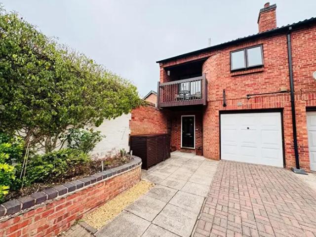 Apartment for rent in Sydenham, Green Close