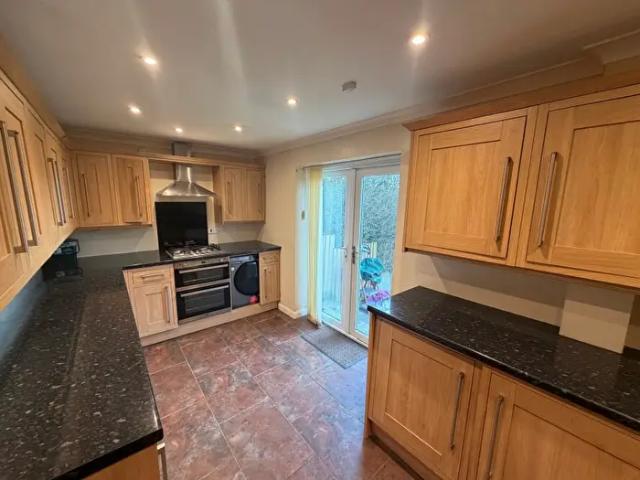 Apartment for rent in Llansamlet, Tregof