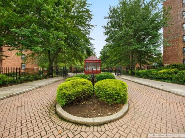 Apartment for sale in Queens, Arverne