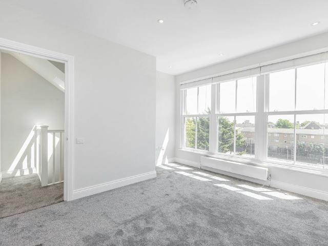 House for rent in Queen's Park, Cat Hill