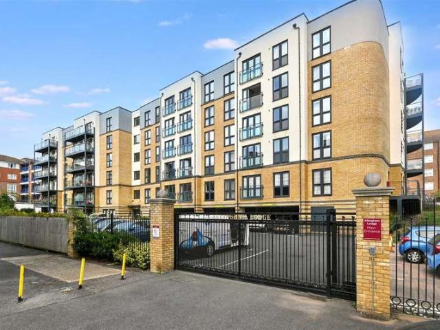 House for sale in Upperton, Eastbourne