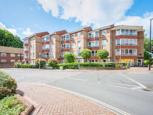 House for sale in Woodcote, Epsom
